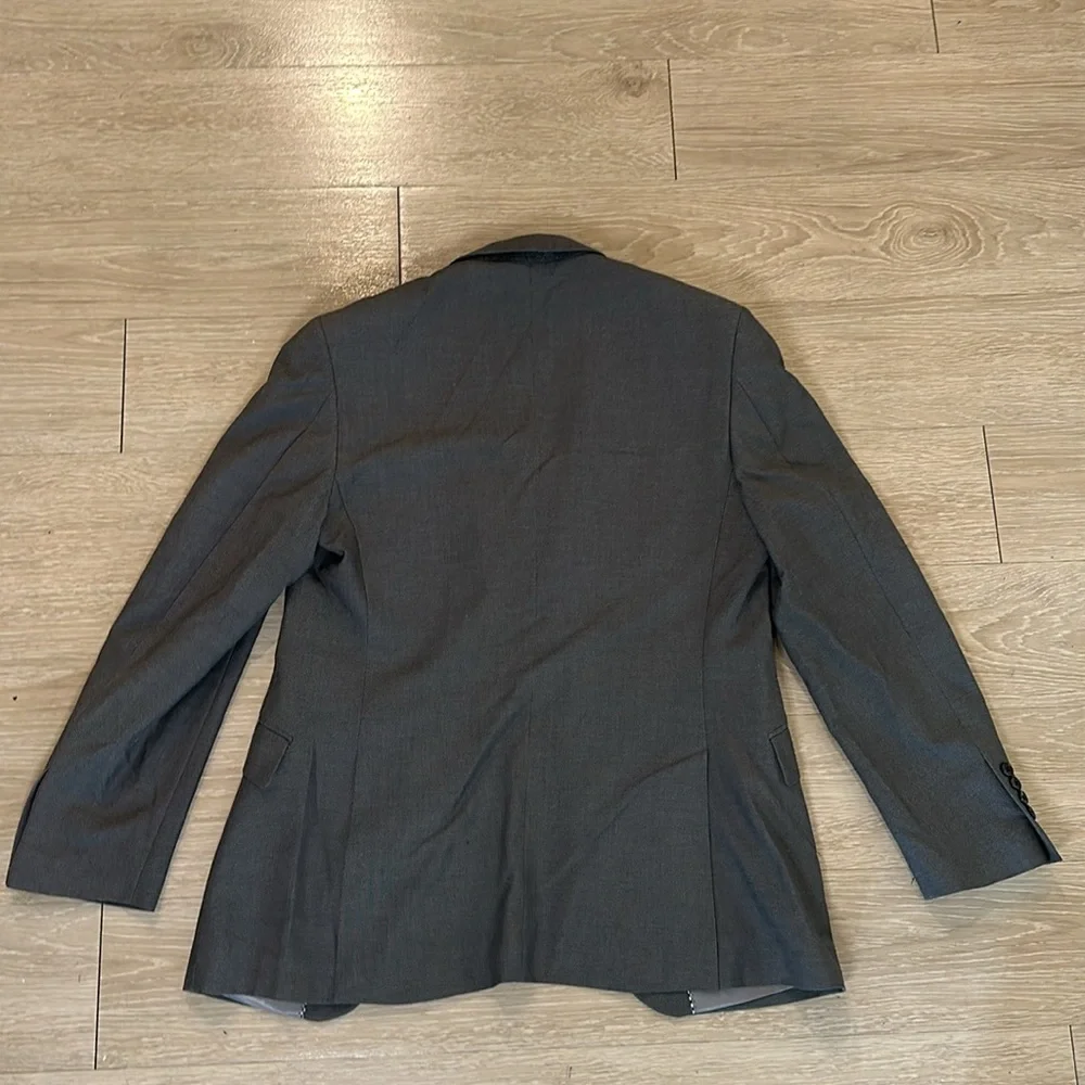 Grey Tailored Suit Brand: Beverly Hills Polo Club Suit Size: 38R Pant Size: 32WR - Picture 5 of 13